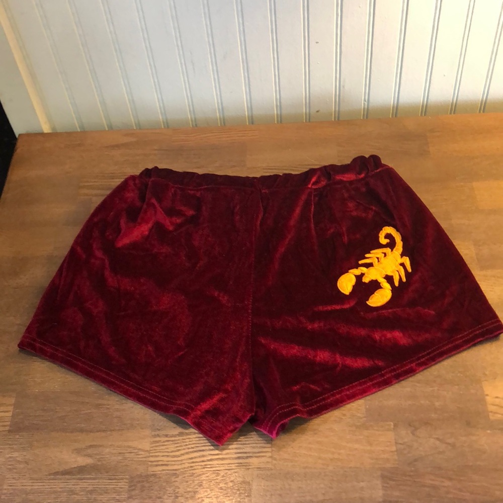 Vintage style scorpion velour booty shorts XL
